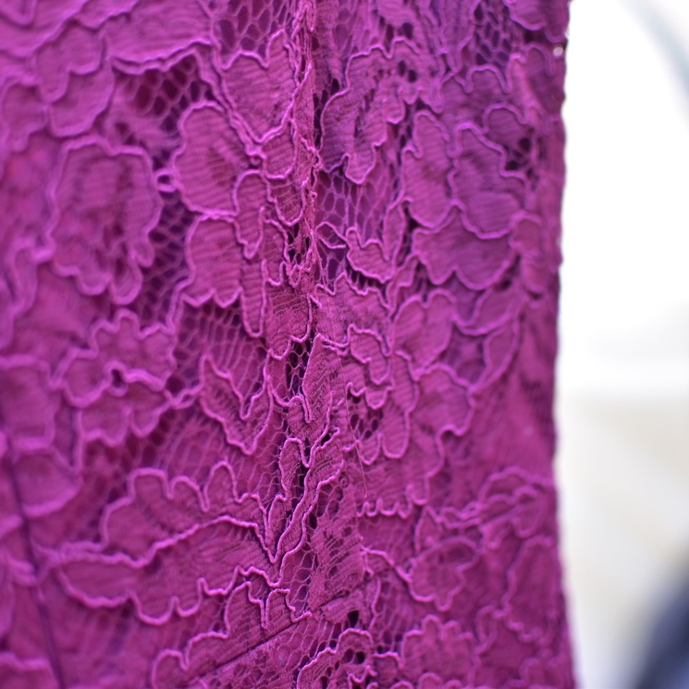 Gorgeous purple DKNY lace sheath dress, size 12 - Picture 3 of 7